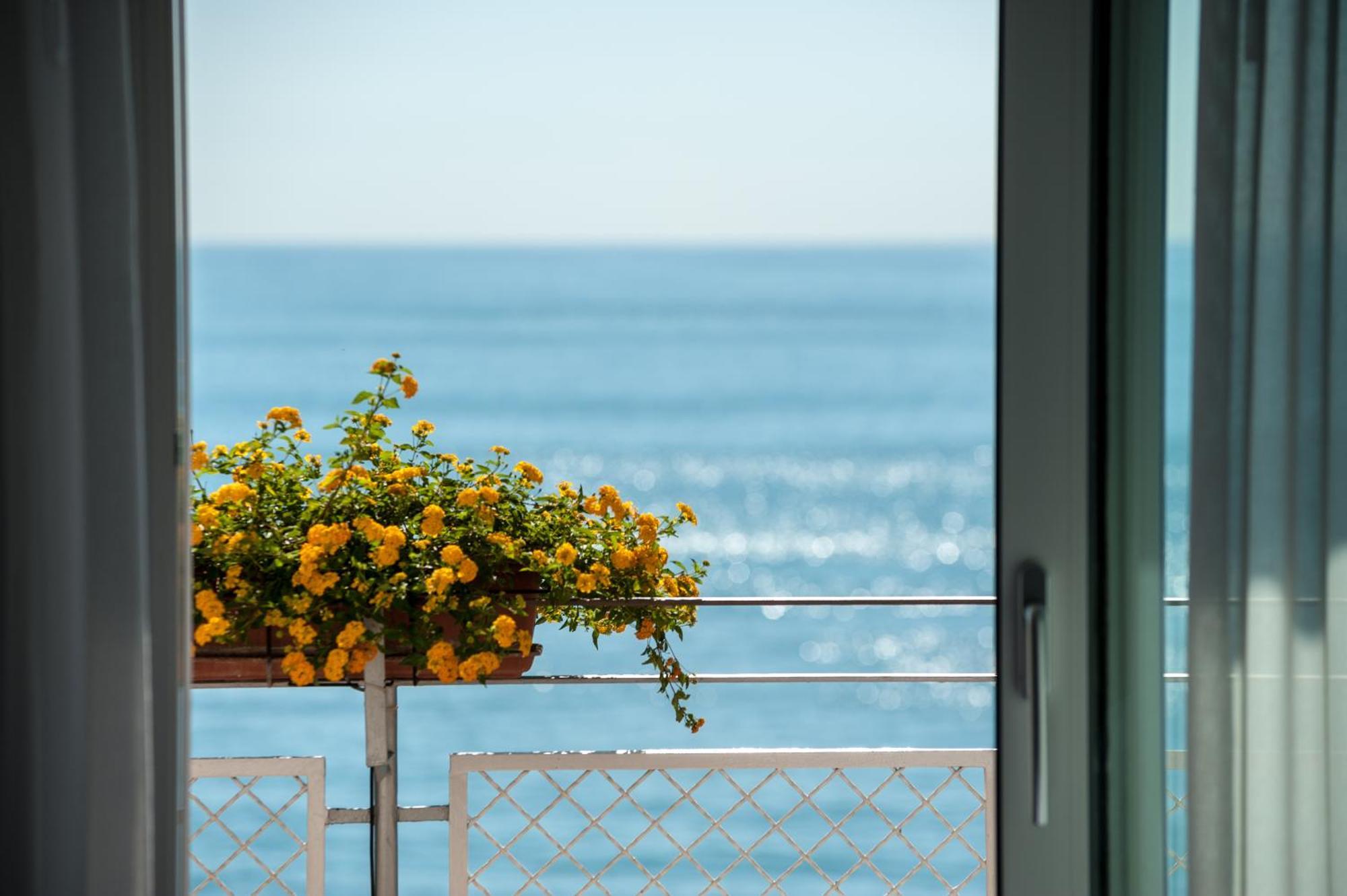 Hotel Panorama Майори Экстерьер фото